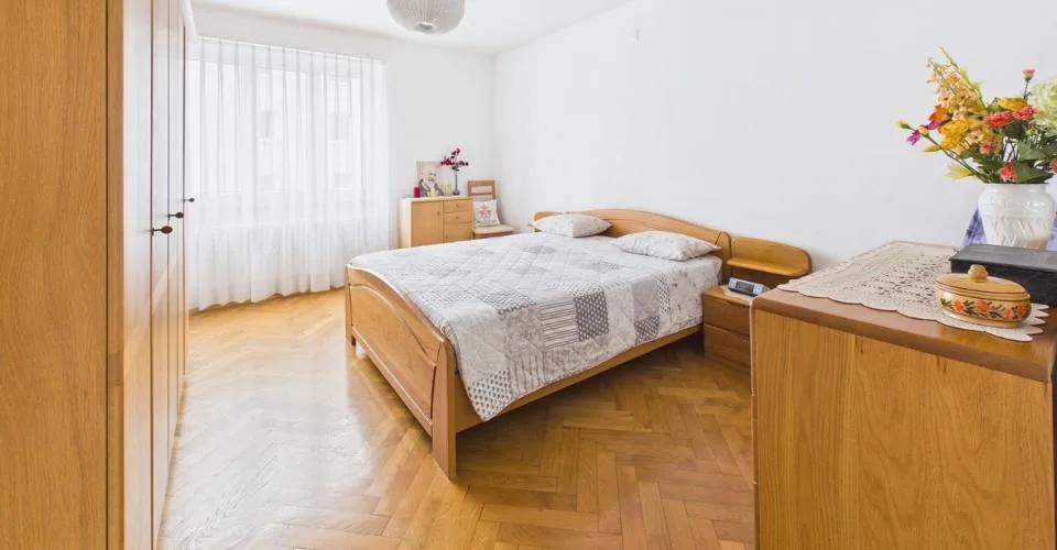 À vendre à Delémont : immeuble mixte comprenant 6 logements et 1 commerce – Foto 5 von 13