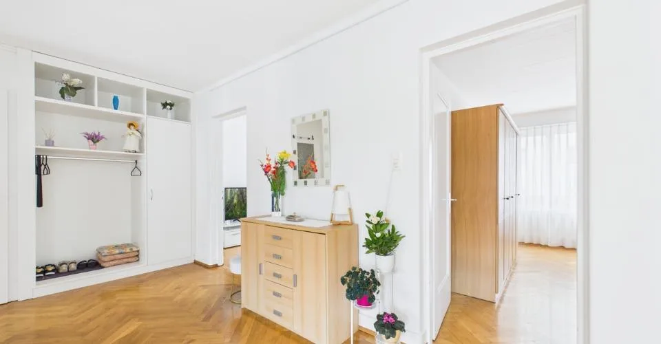 À vendre à Delémont : immeuble mixte comprenant 6 logements et 1 commerce – Foto 2 von 13