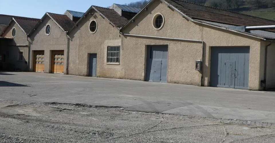 À vendre à St-Ursanne site industriel abritant des surfaces louées