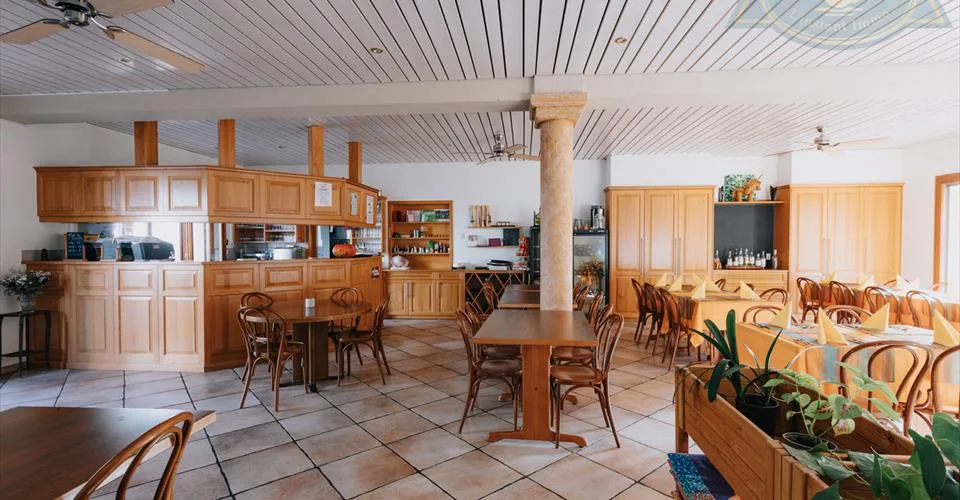 Immeuble mixte situé au coeur du village de Seleute. – photo 6 sur 13