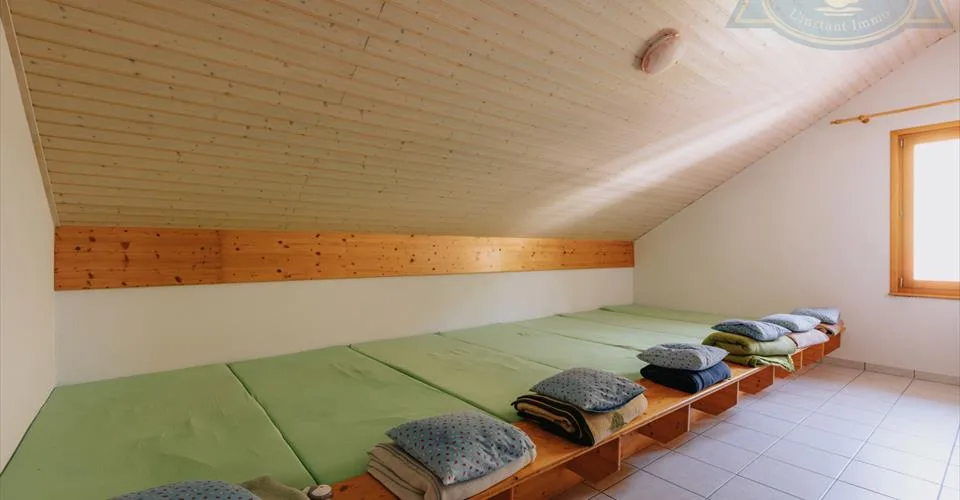 Immeuble mixte situé au coeur du village de Seleute. – photo 12 sur 13