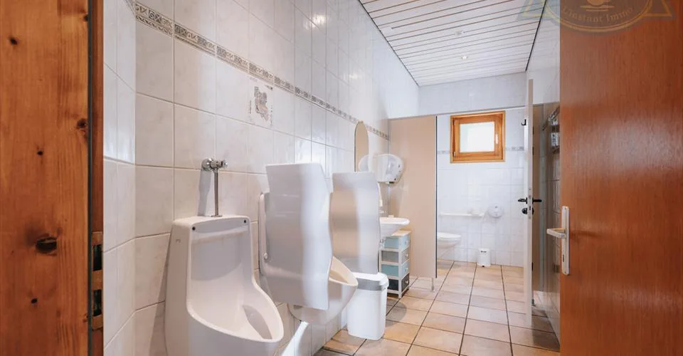 Immeuble mixte situé au coeur du village de Seleute. – photo 10 sur 13