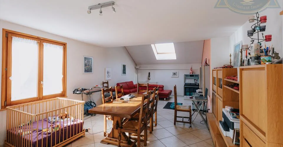 Immeuble mixte situé au coeur du village de Seleute. – photo 3 sur 13