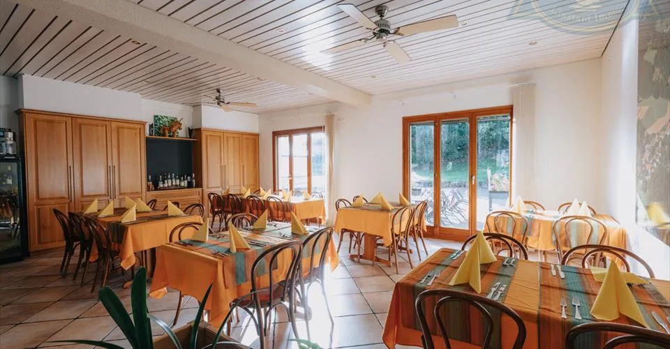 Immeuble mixte situé au coeur du village de Seleute. – photo 7 sur 13