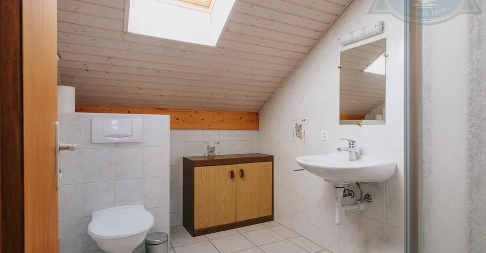 Immeuble mixte situé au coeur du village de Seleute. – photo 13 sur 13