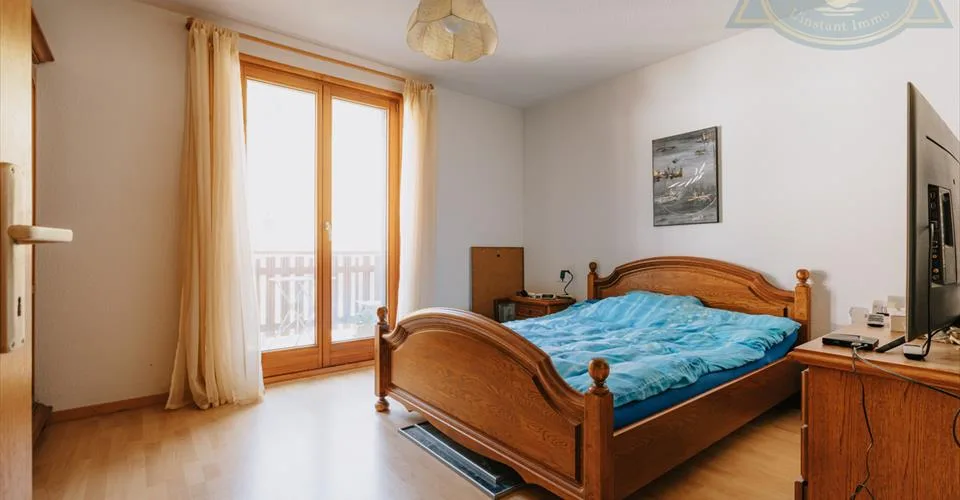 Immeuble mixte situé au coeur du village de Seleute. – photo 4 sur 13