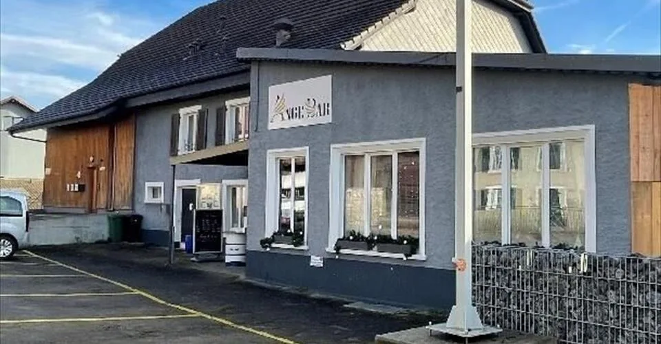 À vendre à Alle immeuble de 4 appartements et 1 restaurant