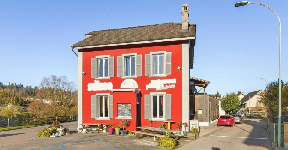 Magnifique immeuble de 2 appartements et un restaurant