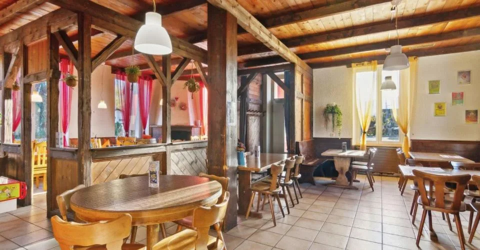 Magnifique immeuble de 2 appartements et un restaurant