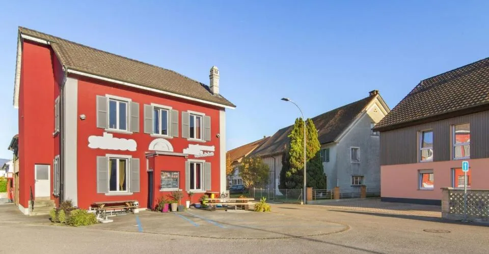 Magnifique immeuble de 2 appartements et un restaurant