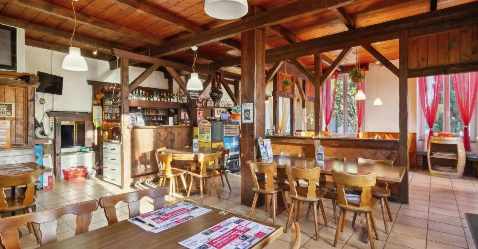 Magnifique immeuble de 2 appartements et un restaurant