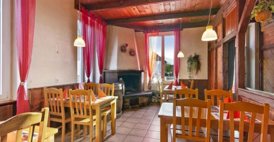 Magnifique immeuble de 2 appartements et un restaurant