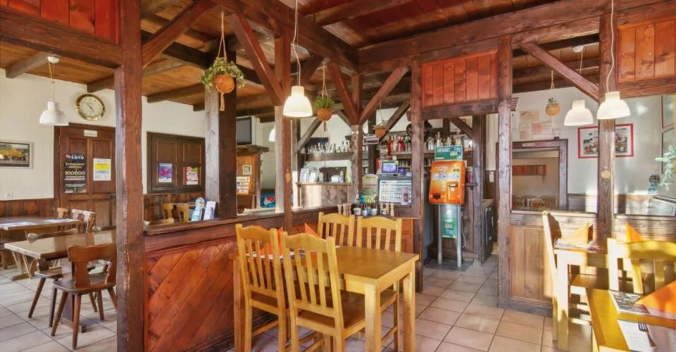 Magnifique immeuble de 2 appartements et un restaurant