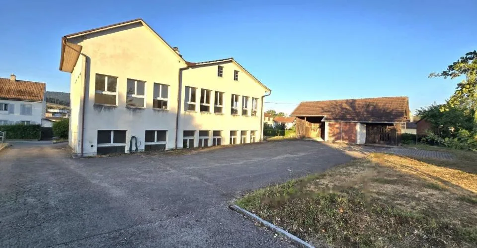 Immeuble mixte de 3 appartements et locaux artisanaux à Porrentruy