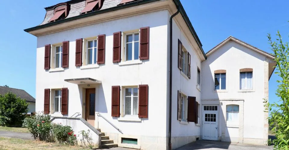 Immeuble mixte de 3 appartements et locaux artisanaux à Porrentruy