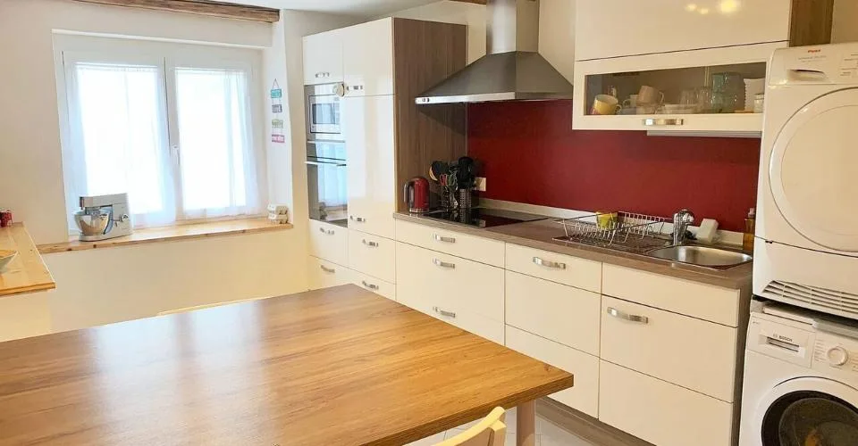 À vendre maison locative de 3 appartements et 15 box-dépôts à Movelier