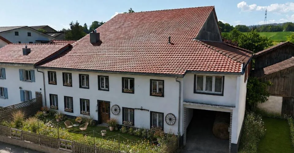 À vendre maison locative de 3 appartements et 15 box-dépôts à Movelier