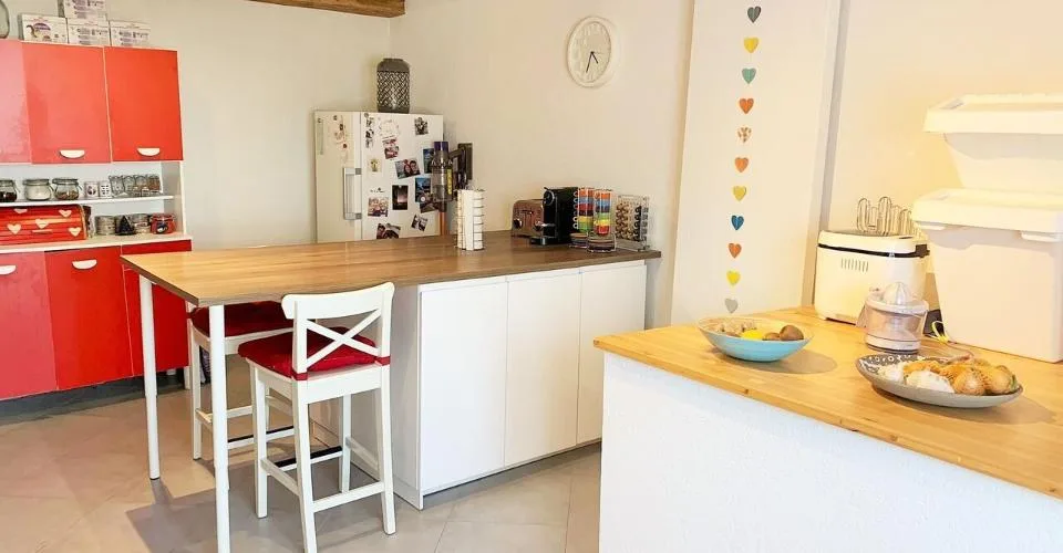 À vendre maison locative de 3 appartements et 15 box-dépôts à Movelier
