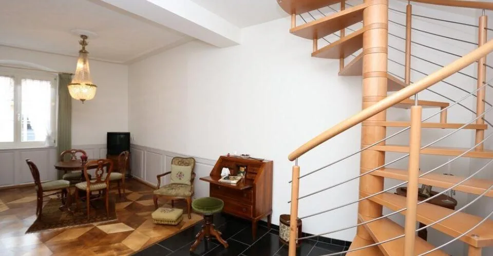 Immeuble de 2 logements, 1 studio et 1 bureau à vendre à Porrentruy