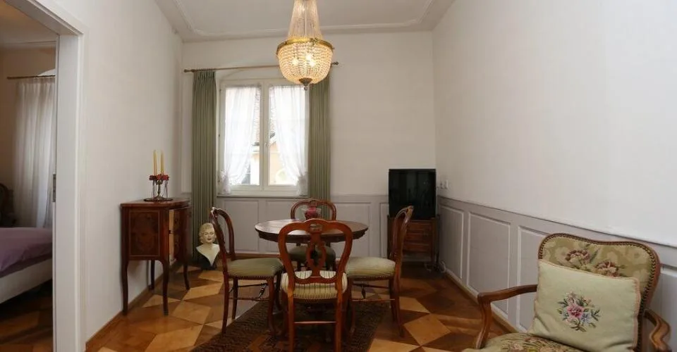 Immeuble de 2 logements, 1 studio et 1 bureau à vendre à Porrentruy