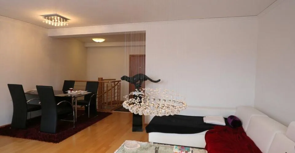 Immeuble de 2 logements, 1 studio et 1 bureau à vendre à Porrentruy