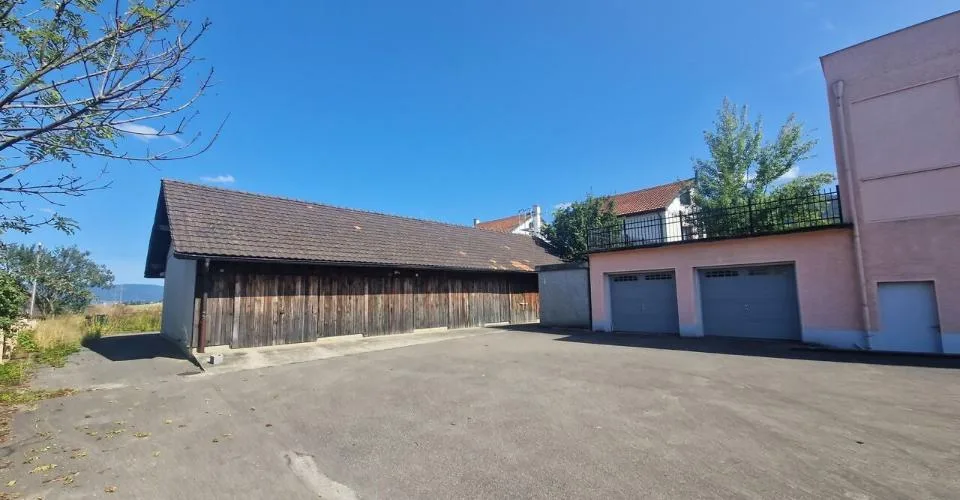 Usine avec 2 appartements à vendre à Courfaivre