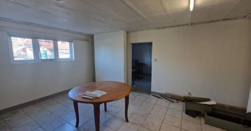 Usine avec 2 appartements à vendre à Courfaivre