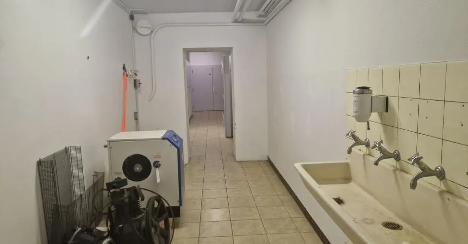 Usine avec 2 appartements à vendre à Courfaivre