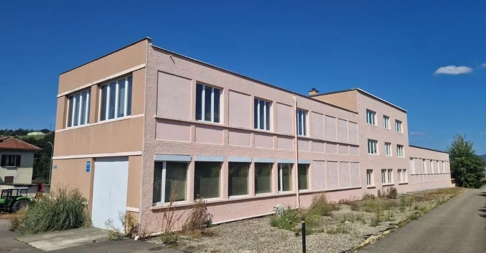Usine avec 2 appartements à vendre à Courfaivre