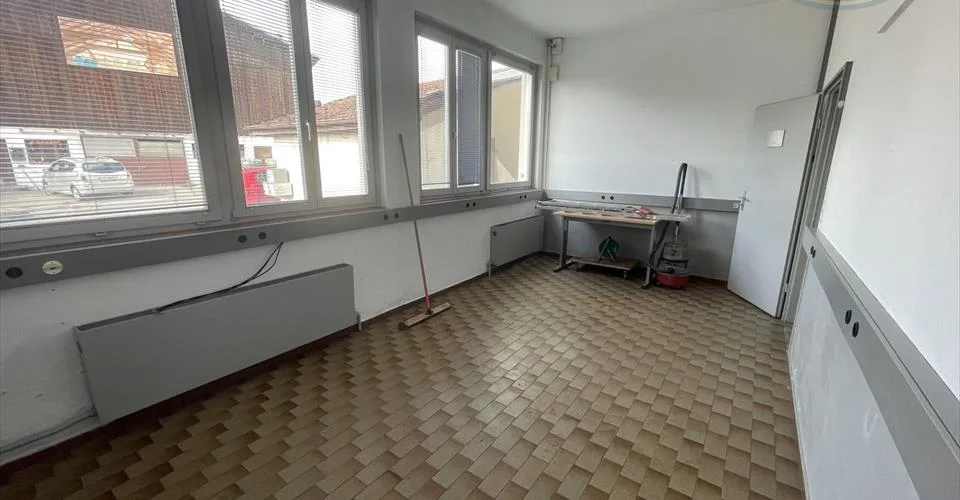 Bâtiment de deux logements et atelier situé à Bonfol