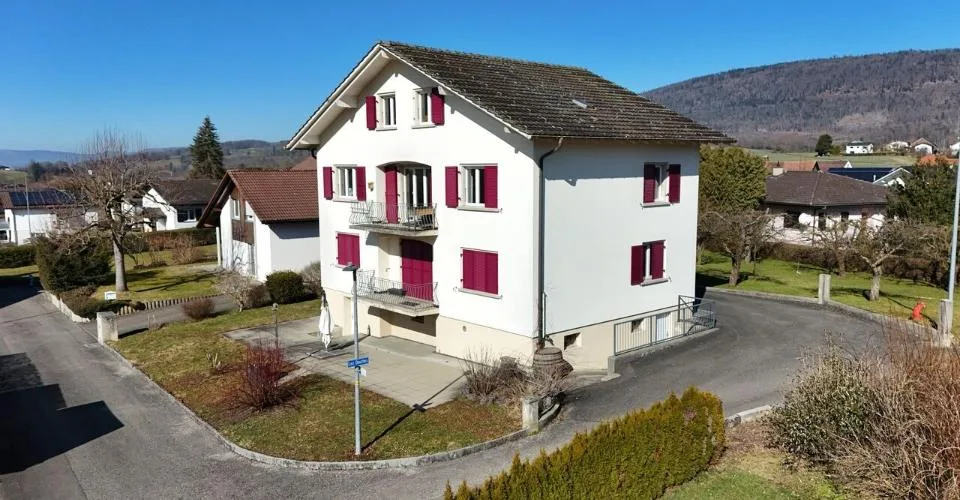À Corban maison locative de 2 appartements à vendre