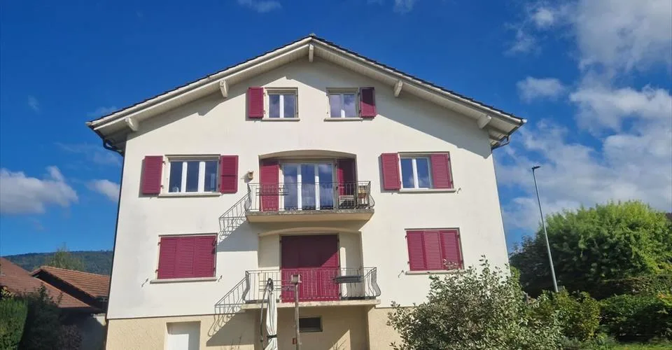 À Corban maison locative de 2 appartements à vendre