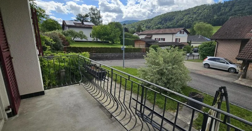 À Corban maison locative de 2 appartements à vendre