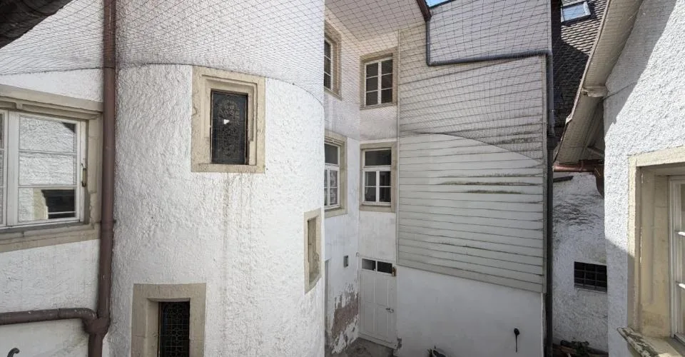 À vendre à Porrentruy bel immeuble de 2 appartements et 1 commerce