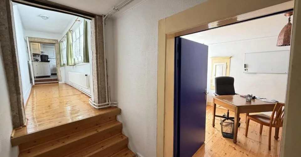 À vendre à Porrentruy bel immeuble de 2 appartements et 1 commerce