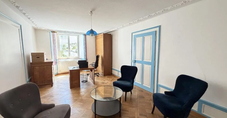 À vendre à Porrentruy bel immeuble de 2 appartements et 1 commerce