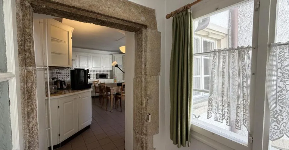 À vendre à Porrentruy bel immeuble de 2 appartements et 1 commerce