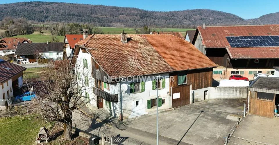 Bâtiment de 2 appartements et 1 grange à vendre à Courchapoix