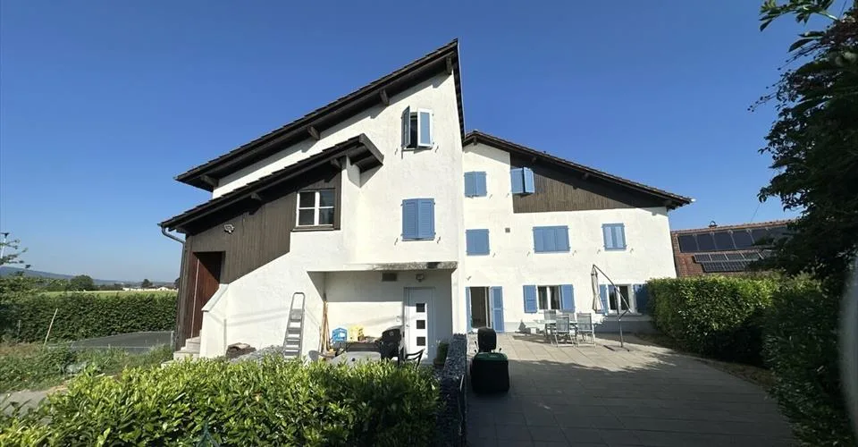 Bel immeuble de 8 appartements rénovés à vendre à Courgenay