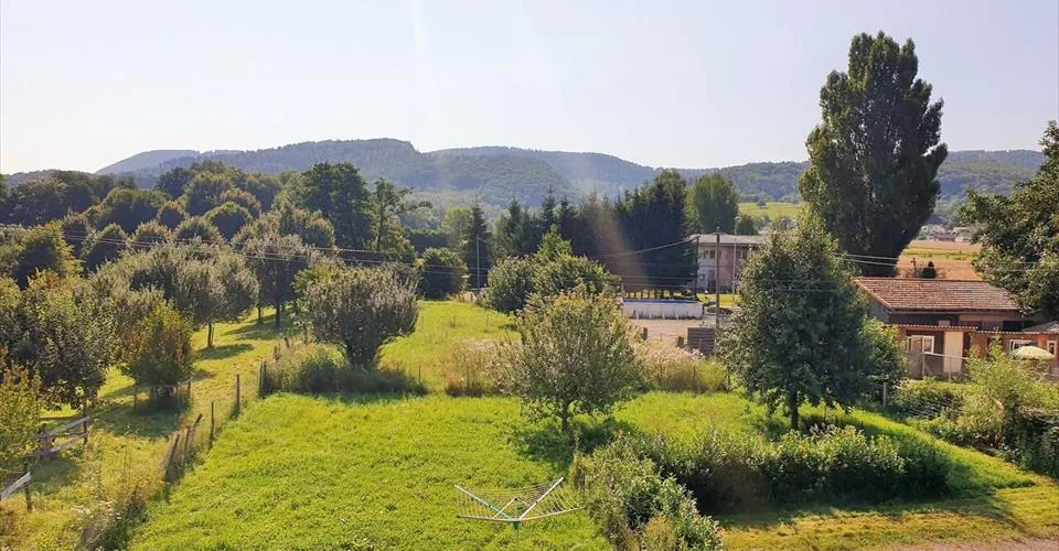 Bel immeuble de 8 appartements rénovés à vendre à Courgenay