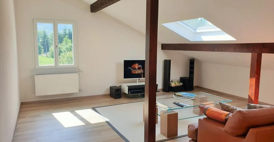 Bel immeuble de 8 appartements rénovés à vendre à Courgenay