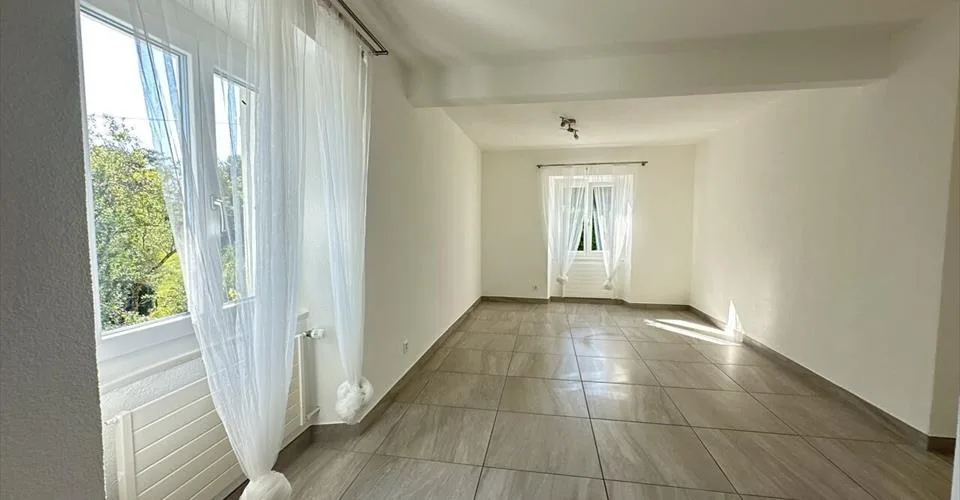 Bel immeuble de 8 appartements rénovés à vendre à Courgenay