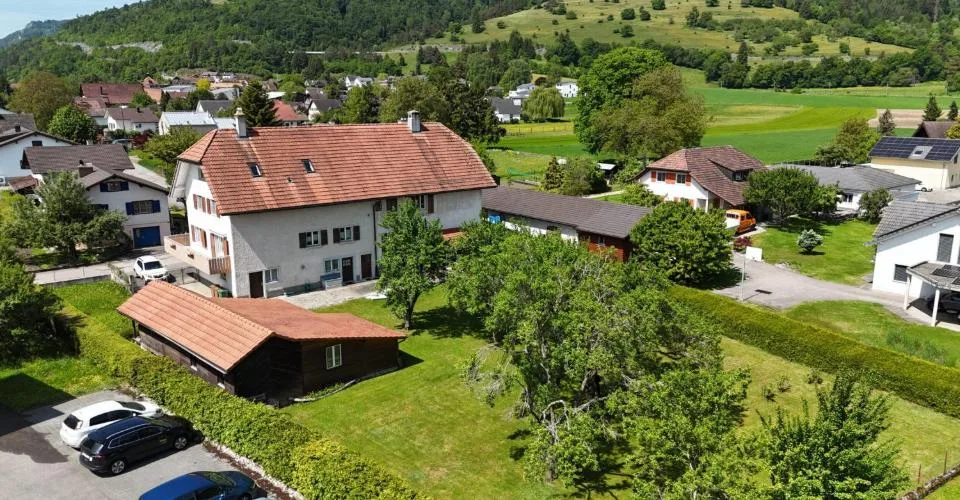 À vendre à Glovelier immeuble de 3 appartements et grand terrain