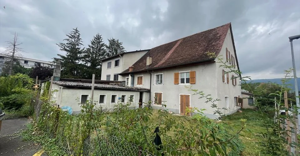 Immeuble mixte en rénovation à Rossemaison