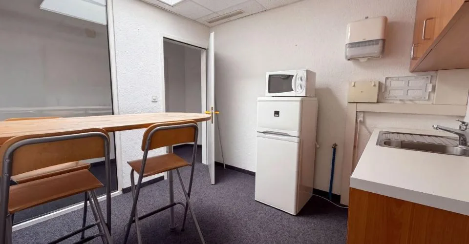 Local commercial à vendre à Crissier - 7,5 pièces de 179m2 avec un dépôts et des places de parking !