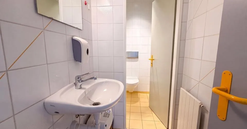 Local commercial à vendre à Crissier - 7,5 pièces de 179m2 avec un dépôts et des places de parking !