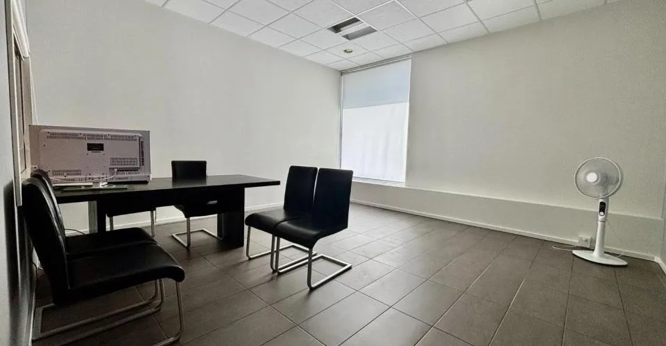 Superbe bureau - local commercial à vendre au coeur de Lausanne; LIBRE ou LOUE. 13,5% rendement sur fonds propres.