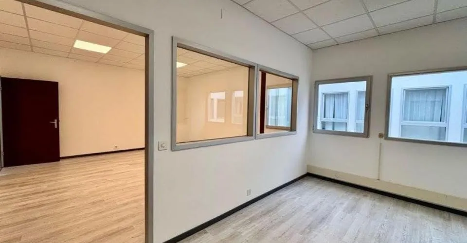 Le-Mont en Budron achetez vos bureaux à CHF 1500-m2 ! 330 m2 libres.