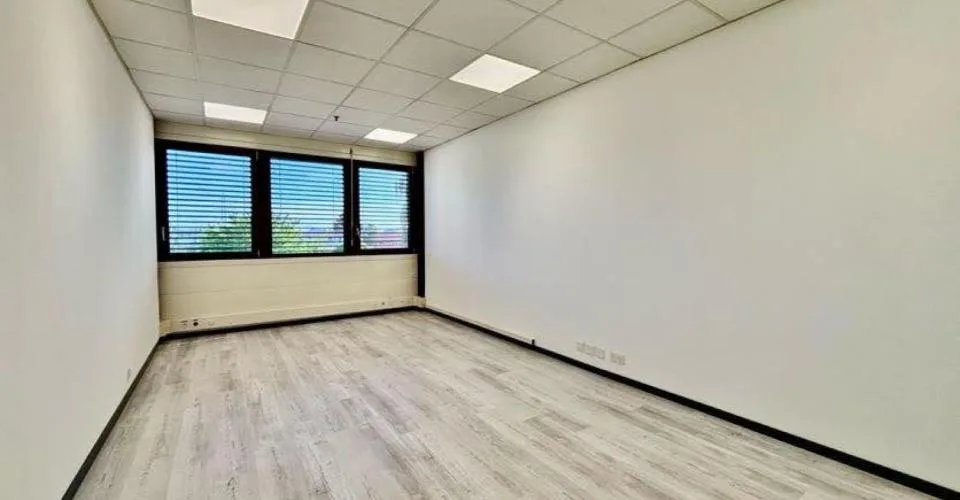 Le-Mont en Budron achetez vos bureaux à CHF 1500-m2 ! 330 m2 libres.