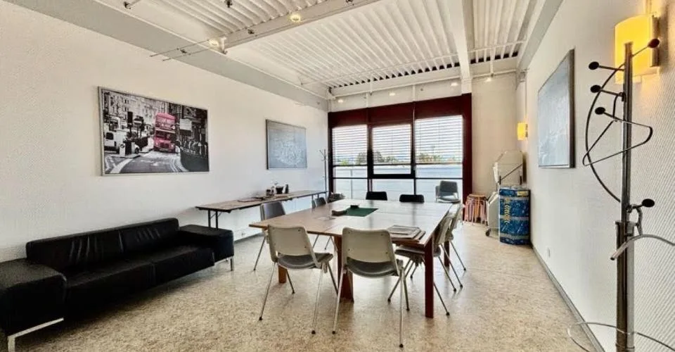 Le-Mont en Budron achetez vos bureaux à CHF 1500-m2 ! 330 m2 libres.